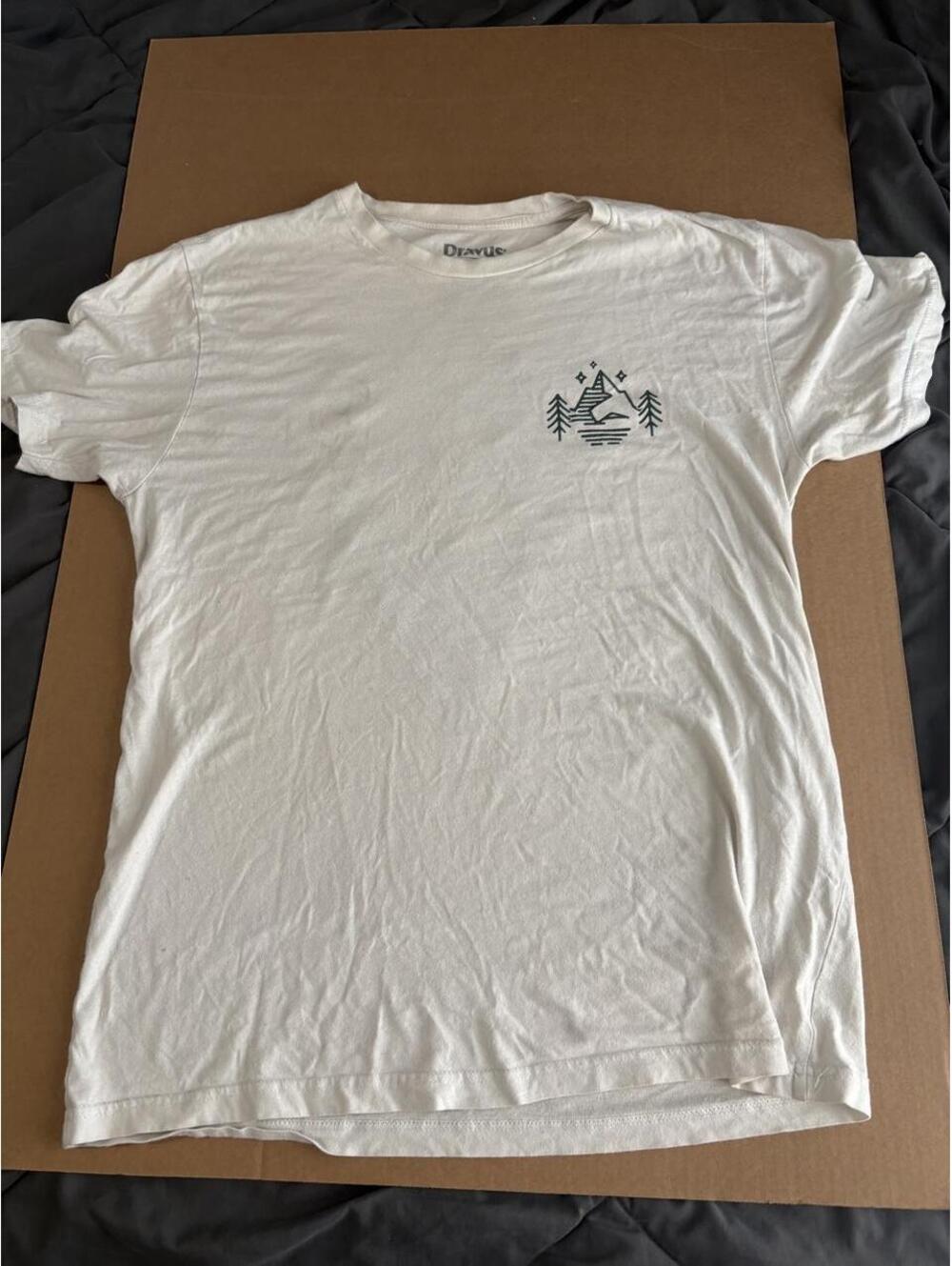 Dravus Men's White and Cream Tshirt
